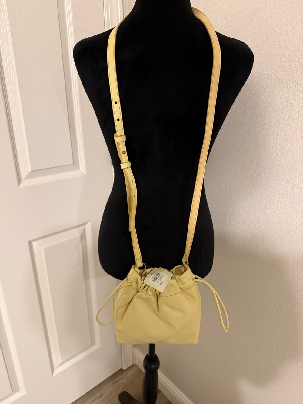 Women's Drawstring Bucket Bag in Pale Yellow - Gigi Drawstring - Picture 2 of 7
